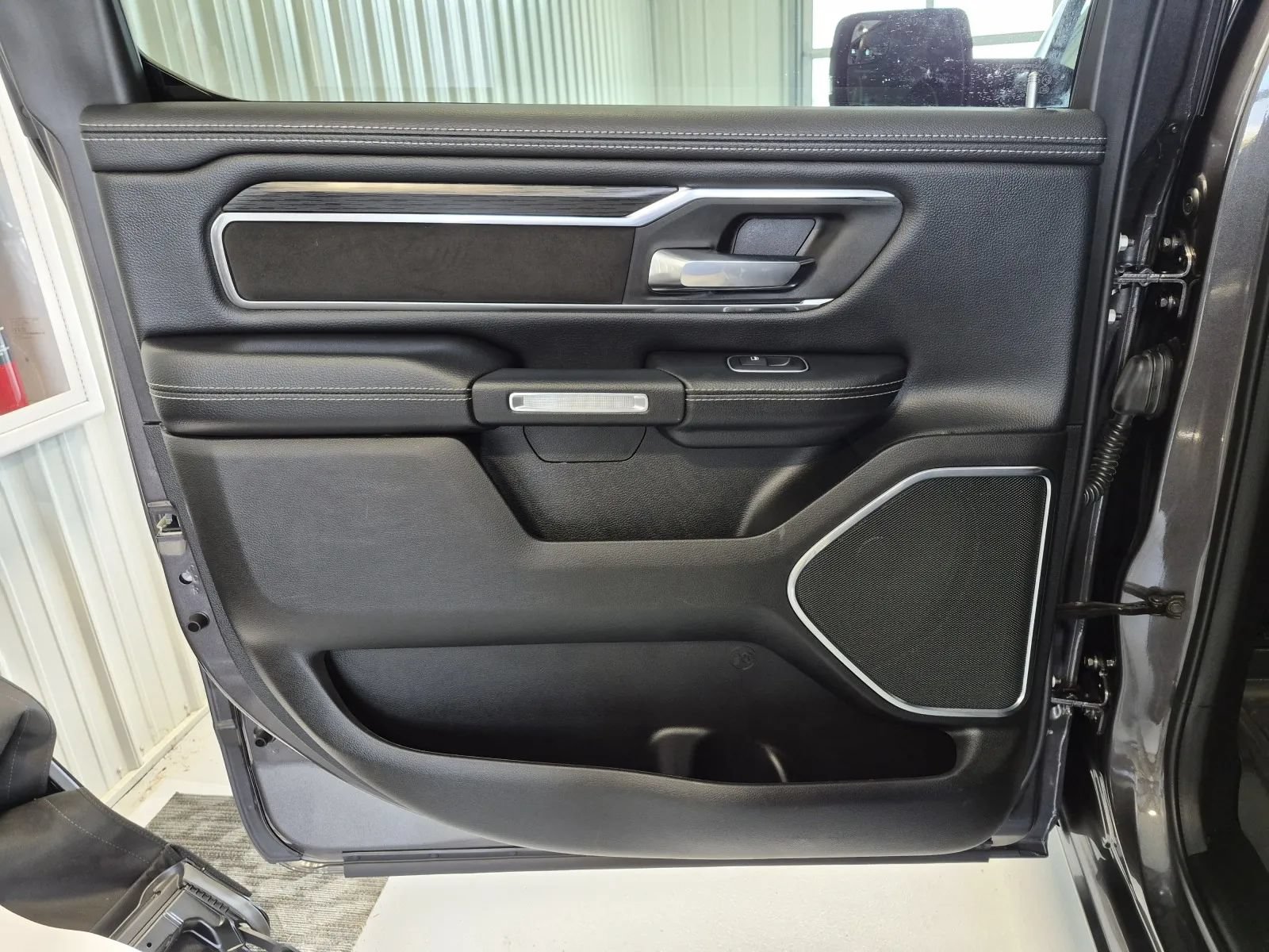 Used 2024 RAM 1500 Laramie AWD/4WD image 12