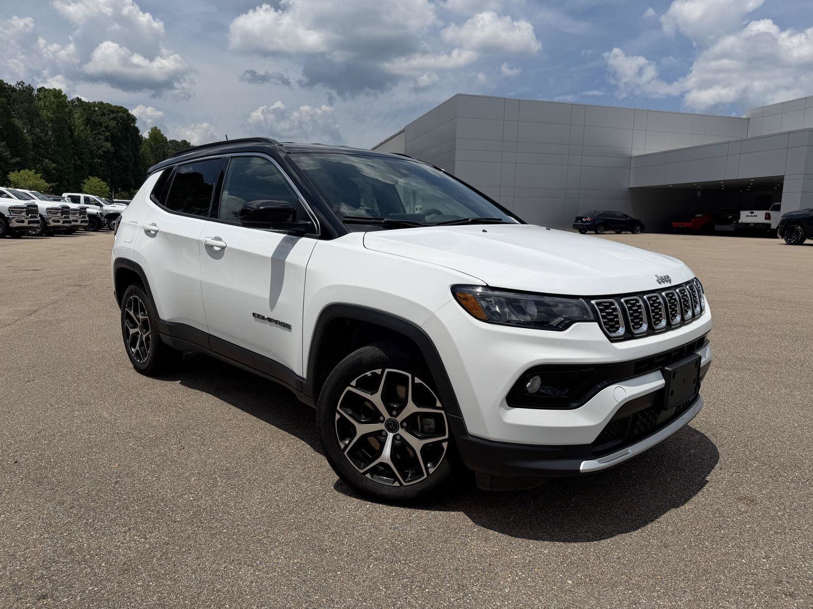 Certified 2025 Jeep Compass Limited AWD/4WD image 3