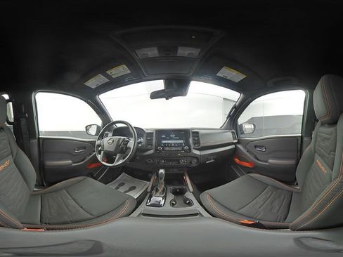 Used 2024 Nissan Frontier PRO-4X w/ Off-Road Protection Package image 11