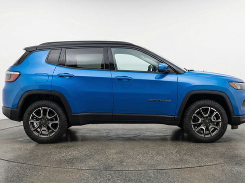 Used 2025 Jeep Compass Trailhawk AWD/4WD image 11