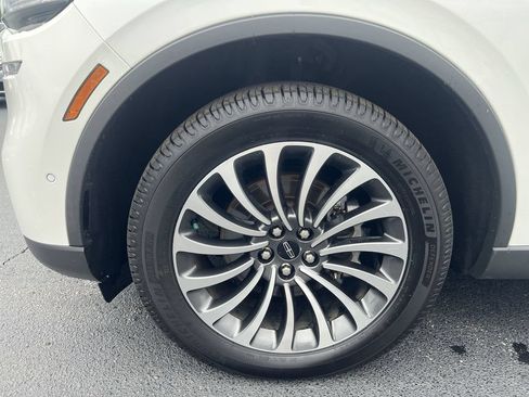 Used 2021 Lincoln Aviator Reserve w/ Equipment Group 201A AWD/4WD image 16