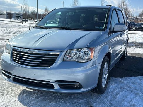 Used 2016 Chrysler Town & Country Touring image 16