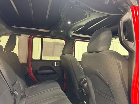 Used 2025 Jeep Wrangler Sahara w/ Safety Group image 11