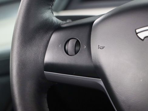 Used 2025 Tesla Model Y Long Range image 13