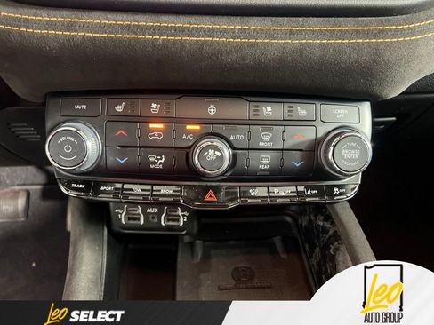 Used 2023 Dodge Durango R/T w/ Hemi Orange Plus Package AWD/4WD image 25