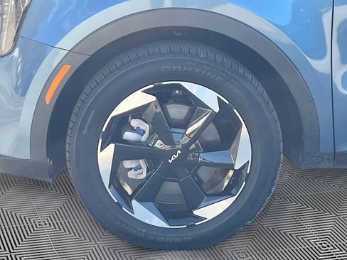 Certified 2025 Kia Sorento EX image 30