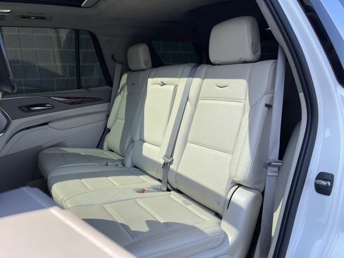 Used 2022 Cadillac Escalade Premium Luxury Platinum image 45