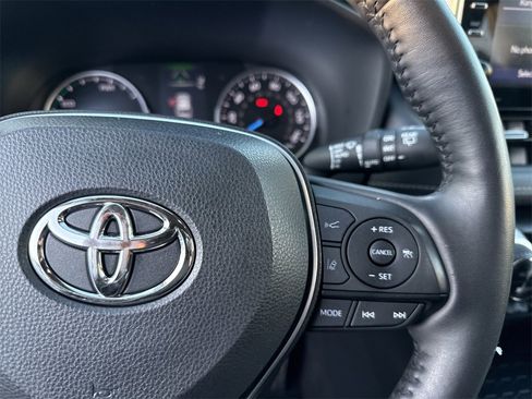 Used 2022 Toyota RAV4 XLE Premium image 25
