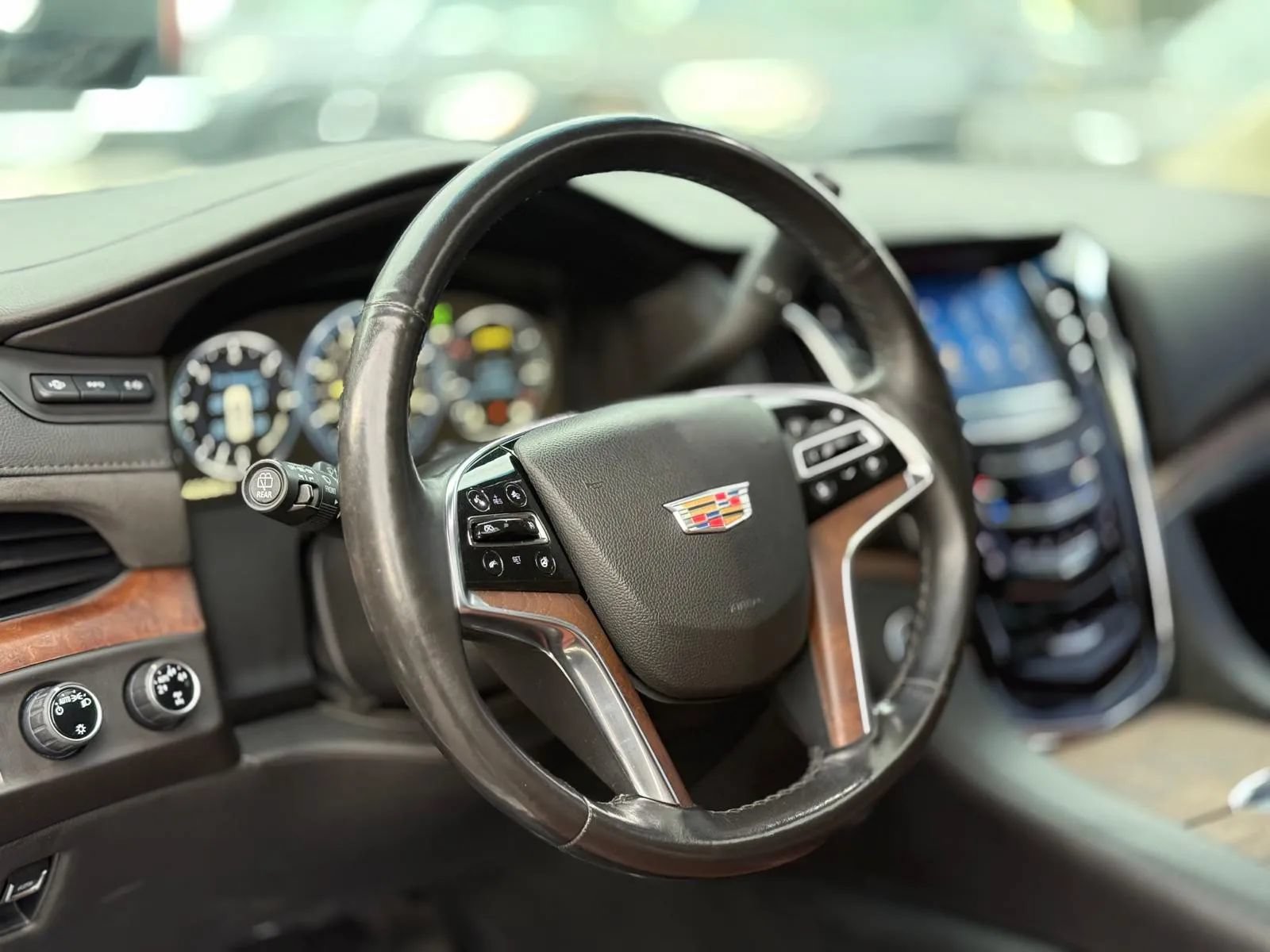 Used 2015 Cadillac Escalade ESV Premium AWD/4WD image 36