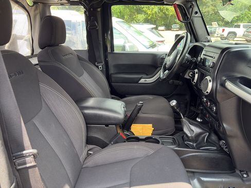 Used 2013 Jeep Wrangler Rubicon AWD/4WD image 3