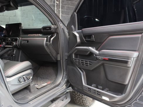 Used 2025 Toyota Tacoma TRD Pro image 39