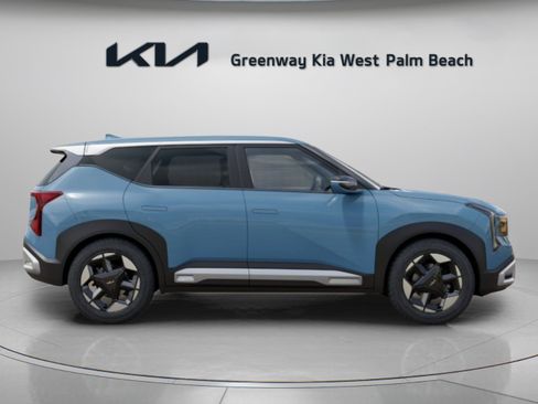 New 2027 Kia Seltos S FWD image 8