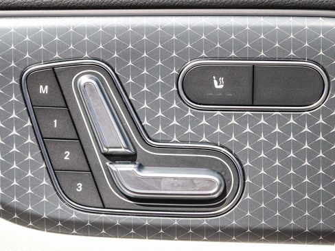 Certified 2025 Mercedes-Benz GLB 250 image 23