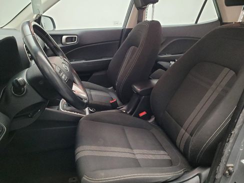Used 2021 Hyundai Venue SEL FWD image 17