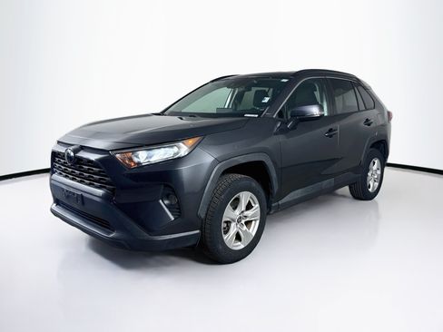 Used 2021 Toyota RAV4 XLE AWD/4WD image 4