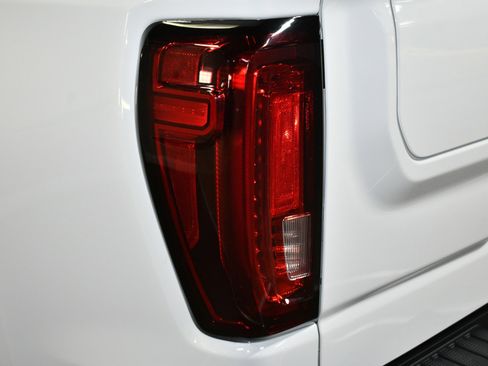 Used 2023 GMC Sierra 1500 SLT w/ SLT Premium Plus Package AWD/4WD image 60