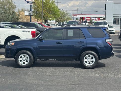 Used 2019 Toyota 4Runner SR5 Premium AWD/4WD image 2