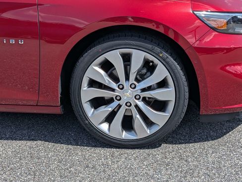 Used 2018 Chevrolet Malibu Premier w/ Premier Sun and Wheel Package FWD image 11