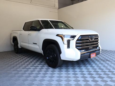 Used 2025 Toyota Tundra Limited AWD/4WD image 6
