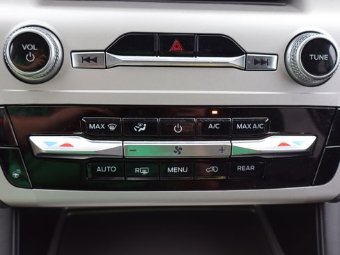 Used 2023 Ford Explorer XLT w/ Equipment Group 202A image 24