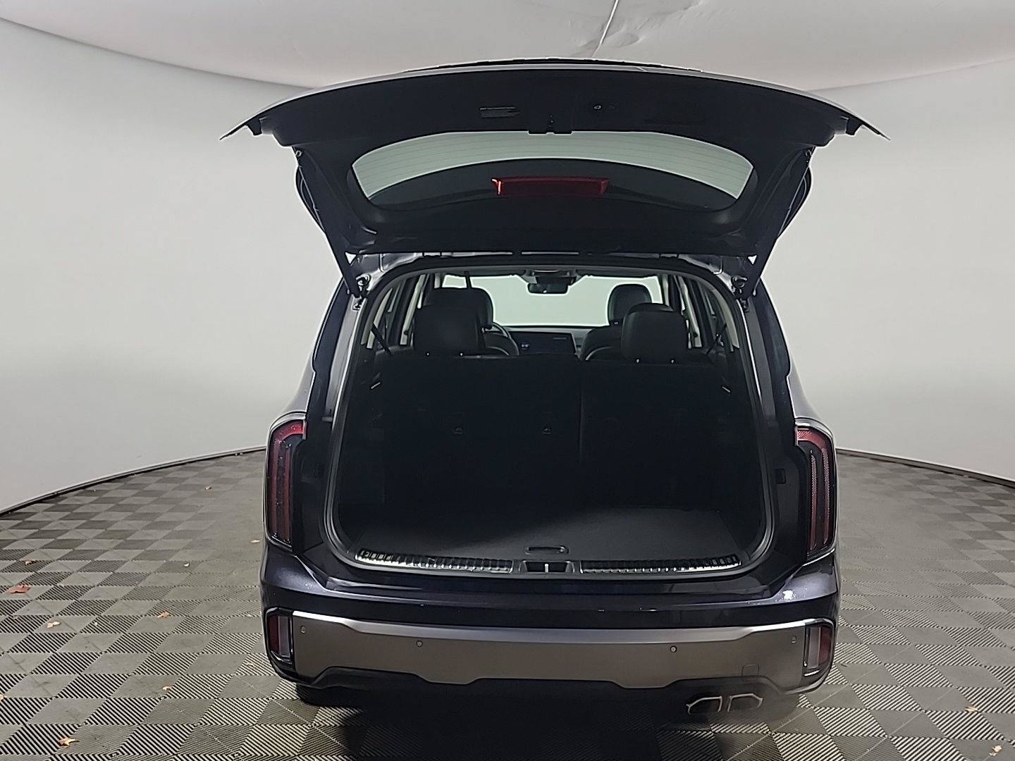 Used 2025 Kia Telluride SX w/ SX Captain's Chair Package AWD/4WD image 6