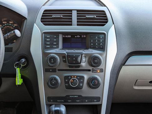 Used 2013 Ford Explorer Base image 17