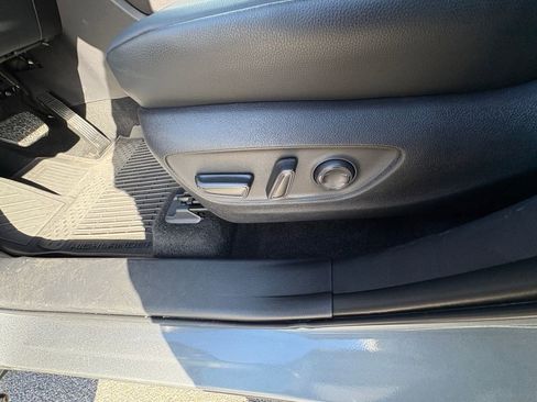 Used 2025 Toyota Highlander XLE image 16