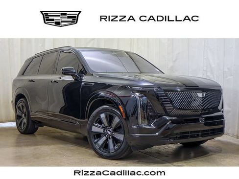 Certified 2026 Cadillac Vistiq Luxury AWD/4WD image 1