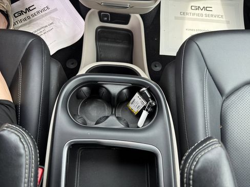 Used 2024 Chrysler Pacifica Touring-L FWD image 33