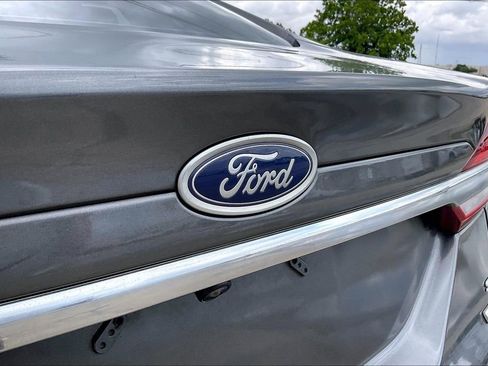 Used 2017 Ford Fusion SE w/ Fusion SE Technology Package image 27