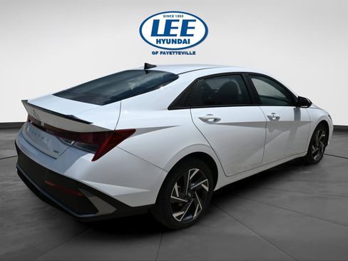 New 2025 Hyundai Elantra SEL image 7