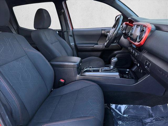 Used 2017 Toyota Tacoma TRD Off-Road w/ Premium & Technology Package AWD/4WD image 22