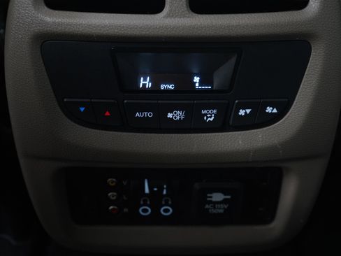 Used 2016 Honda Pilot Touring image 19