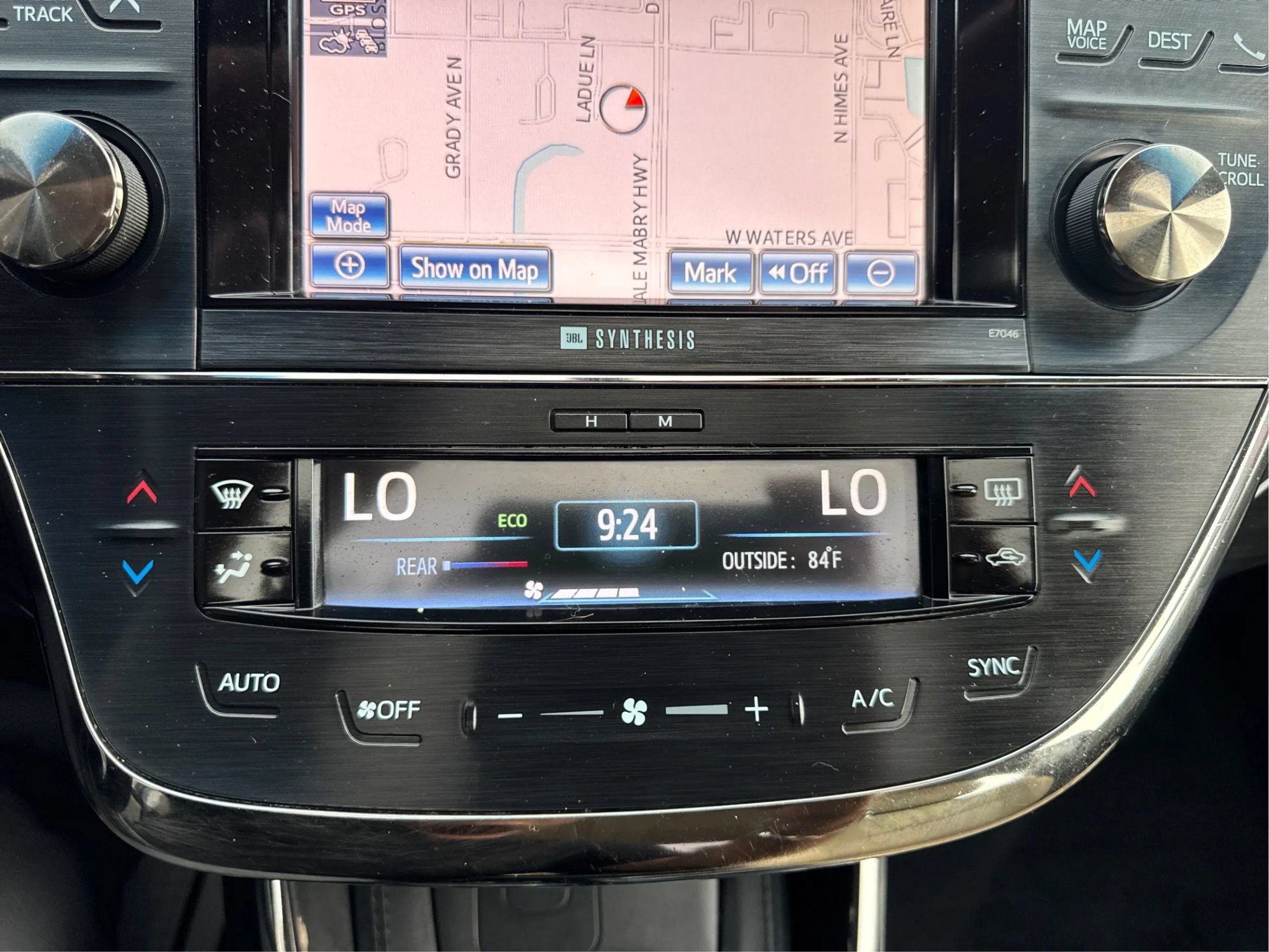 Used 2014 Toyota Avalon Limited w/ Technology Package FWD image 32