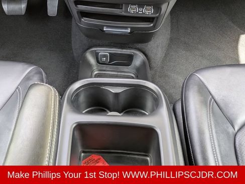 Certified 2025 Chrysler Pacifica Select FWD image 18