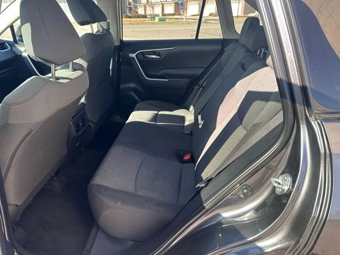 Used 2022 Toyota RAV4 XLE image 5