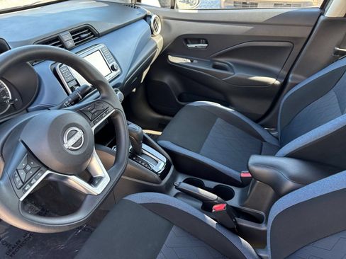 Used 2025 Nissan Versa SV FWD image 38