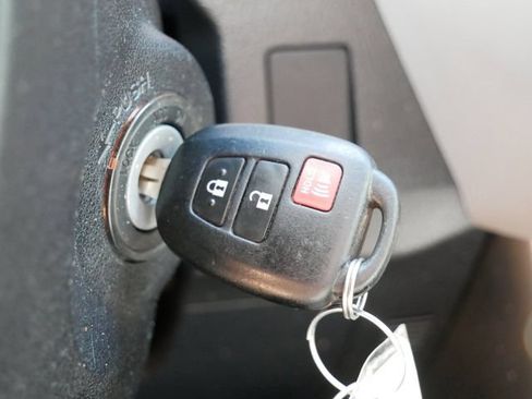 Used 2015 Toyota RAV4 LE AWD/4WD image 26