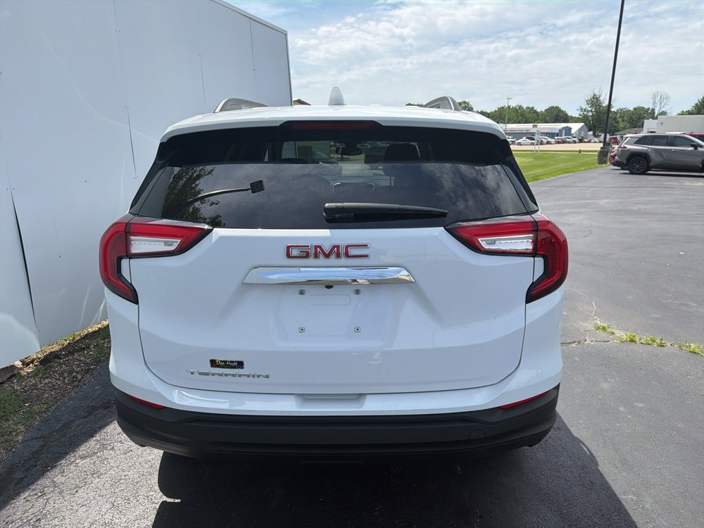 Used 2024 GMC Terrain SLE w/ Driver Convenience Package FWD image 8