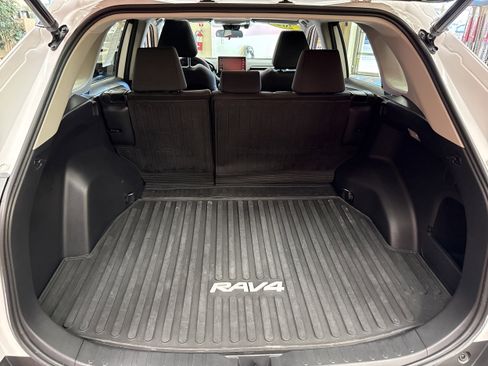 Used 2021 Toyota RAV4 XLE w/ Convenience Package image 23