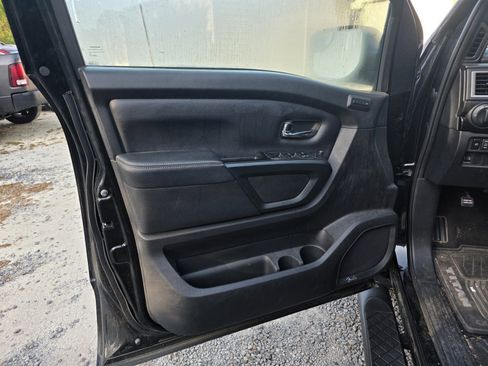 Used 2019 Nissan Titan SL w/ Midnight Edition image 13