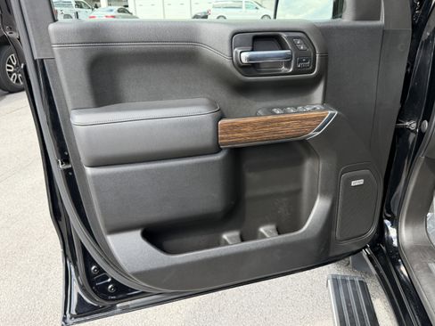 Used 2022 Chevrolet Silverado 1500 High Country w/ Technology Package image 12