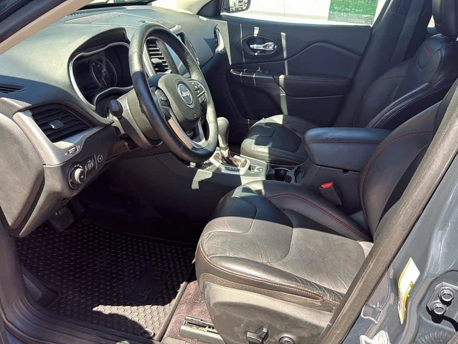 Used 2016 Jeep Cherokee Trailhawk w/ Comfort/Convenience Group AWD/4WD image 23