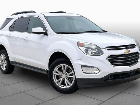 Used 2017 Chevrolet Equinox LT w/ Convenience Package FWD image 2
