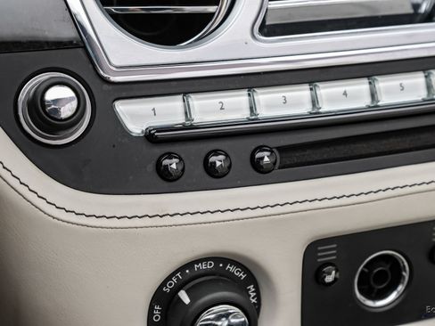 Used 2017 Rolls-Royce Dawn RWD image 79