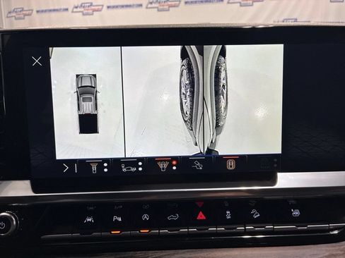 Used 2025 GMC Sierra 1500 SLT w/ SLT Premium Plus Package AWD/4WD image 41