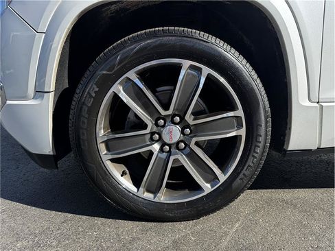 Used 2018 GMC Acadia Denali w/ Technology Package AWD/4WD image 26