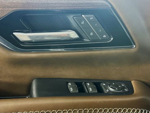 Used 2025 GMC Yukon XL Denali Ultimate w/ LPO, Floor Liner Package AWD/4WD image 20