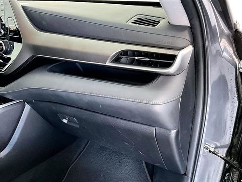 Used 2021 Toyota Highlander XLE image 22