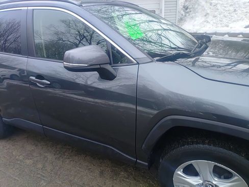 Used 2019 Toyota RAV4 XLE image 6